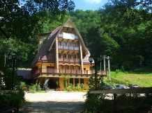 Casa Vanatorilor - cazare Valea Oltului (01)