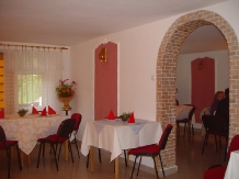 Pensiunea Casa Alba - accommodation in  Slanic Moldova (10)