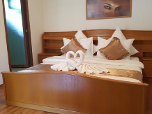 Pensiunea Cuibul Viselor - accommodation in  Cernei Valley, Herculane (22)