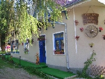 Cazare la  Pensiunea Casa Albastra