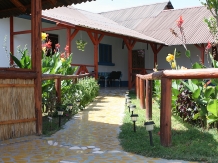 Cazare la Casa alb-albastra Cazare la Casa alb-albastra
