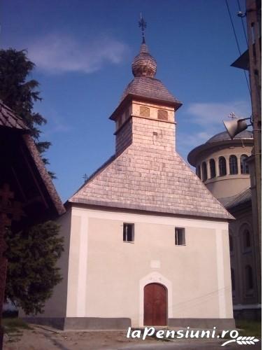 Pensiunea Verde - cazare Tara Maramuresului (Activitati si imprejurimi) Pensiunea Verde - cazare Tara Maramuresului (Activitati si imprejurimi)