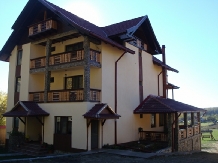 Casa din salcami - accommodation in  North Oltenia (01)
