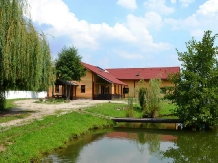 Casa dintre lacuri - accommodation in  North Oltenia (01)