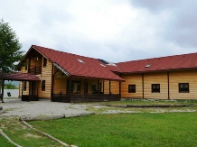Casa dintre lacuri - accommodation in  North Oltenia (02)