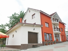 Pensiunea Crinul Alb - accommodation in  Maramures Country (02)