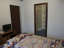 Pensiunea Crinul Alb - accommodation in  Maramures Country (18)