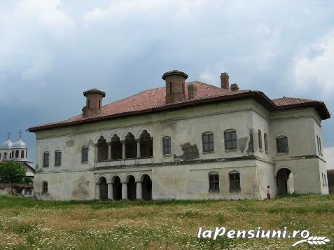 Vila Piscul Lupului - cazare Muntenia (Activitati si imprejurimi)