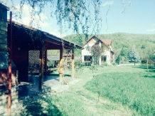 Yellow House Dejani - accommodation in  Fagaras and nearby, Sambata (04)