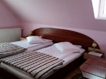 Pensiunea Kon Tiki - accommodation in  Transylvania (08)