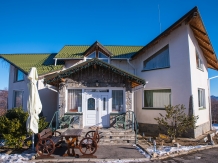 Pensiunea In Deal la Lupi - accommodation in  Rucar - Bran, Moeciu (01)