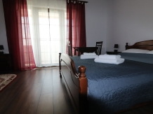 Pensiunea Emelys - accommodation in  Moldova (21)