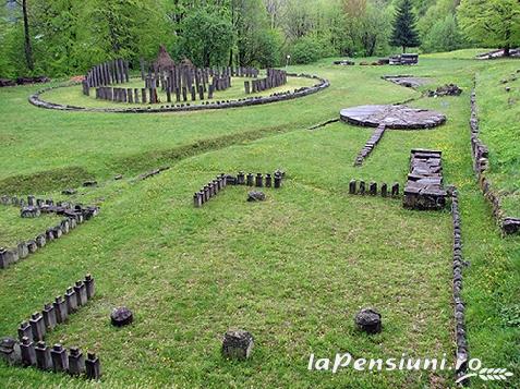 Pensiunea Cotiso - alloggio in Tara Hategului (Attività e i dintorni) Pensiunea Cotiso - alloggio in Tara Hategului (Attività e i dintorni)
