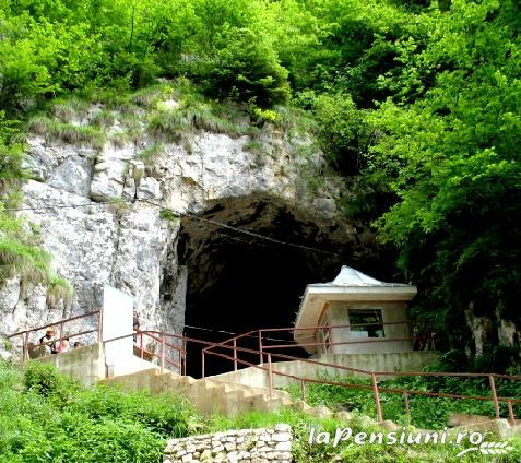 Conacul Boieresc - cazare Rucar - Bran, Moeciu, Bran (Activitati si imprejurimi)