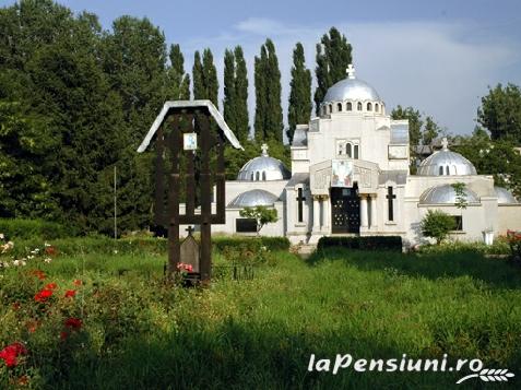 Pensiunea Deny - alloggio in Moldova (Attività e i dintorni) Pensiunea Deny - alloggio in Moldova (Attività e i dintorni)