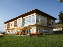 Pensiunea La Excelentza - accommodation in  Comanesti (01)