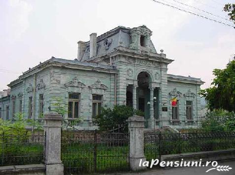 Pensiunea Dobrina - cazare Moldova (Activitati si imprejurimi) Pensiunea Dobrina - cazare Moldova (Activitati si imprejurimi)