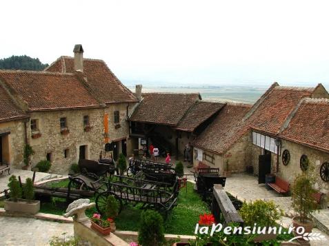 Pensiunea Limor - alloggio in Vallata di Brasov (Attività e i dintorni) Pensiunea Limor - alloggio in Vallata di Brasov (Attività e i dintorni)