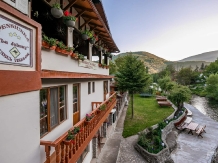 Pensiunea Cuibul Viselor - accommodation in  Cernei Valley, Herculane (03)