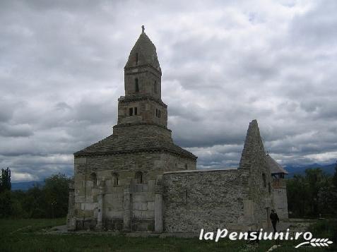 Pensiunea Anidor - alloggio in  Tara Hategului (Attivit&agrave; e i dintorni)