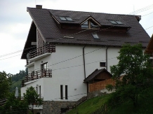 Rural accommodation at  Pensiunea Casa Berbecilor