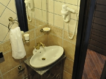 Pensiunea El Quatro Boutique - accommodation in  Gura Humorului, Voronet, Bucovina (05)