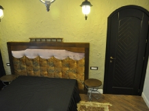 Pensiunea El Quatro Boutique - accommodation in  Gura Humorului, Voronet, Bucovina (08)