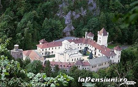 Pensiunea Ecaterina - cazare Nordul Olteniei (Activitati si imprejurimi) Pensiunea Ecaterina - cazare Nordul Olteniei (Activitati si imprejurimi)