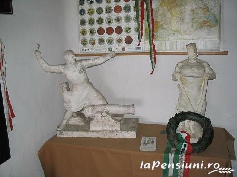 Hanul Anselmo - cazare Harghita Covasna (Activitati si imprejurimi) Hanul Anselmo - cazare Harghita Covasna (Activitati si imprejurimi)