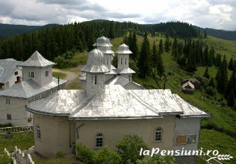 lapeCasa Bucovineana - accommodation in Vatra Dornei, Bucovina (Surrounding) lapeCasa Bucovineana - accommodation in Vatra Dornei, Bucovina (Surrounding)