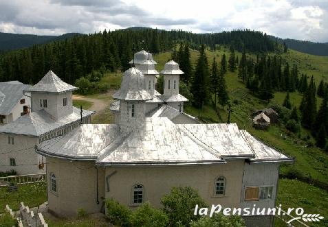 lapeCasa Bucovineana - cazare Vatra Dornei, Bucovina (Activitati si imprejurimi)