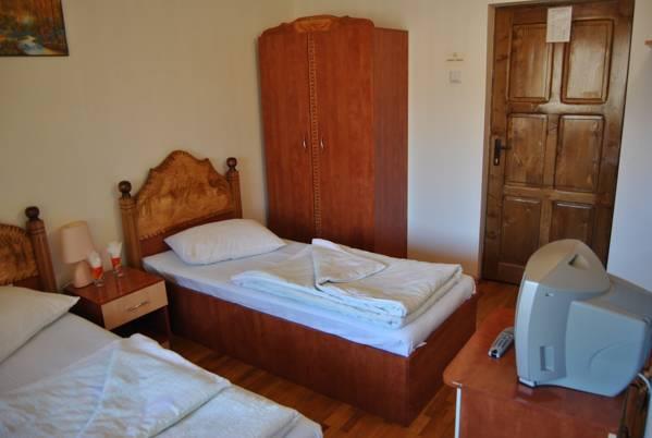 Cabana Popasul Haiducilor - camera cu 2 paturi separate