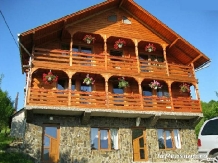 Pensiunea in deal la Ancuta - accommodation in  Maramures Country (02)