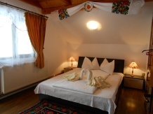 Pensiunea in deal la Ancuta - accommodation in  Maramures Country (08)