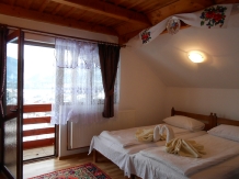 Pensiunea in deal la Ancuta - accommodation in  Maramures Country (09)