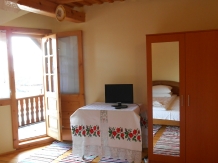 Pensiunea in deal la Ancuta - accommodation in  Maramures Country (20)