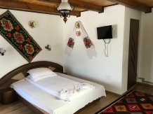 Pensiunea in deal la Ancuta - accommodation in  Maramures Country (49)