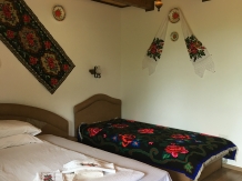 Pensiunea in deal la Ancuta - accommodation in  Maramures Country (50)