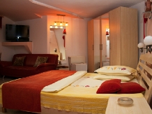 Pensiunea El Plazza - accommodation in  Cernei Valley, Herculane (12)