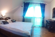 Pensiunile Zori De Zi si Apus De Soare - Camera dubla cu pat matrimonial