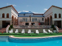 White House - accommodation in  Transylvania (07)