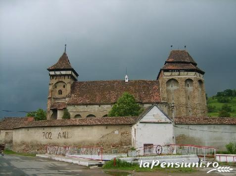 Ferma Scoala Cornatel - cazare Transilvania (Activitati si imprejurimi) Ferma Scoala Cornatel - cazare Transilvania (Activitati si imprejurimi)