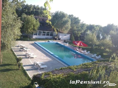 Genius Delta Resort - cazare Delta Dunarii (Activitati si imprejurimi)