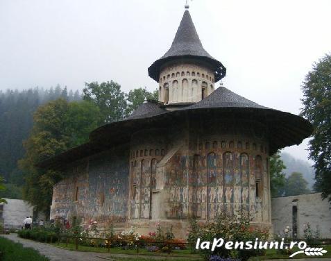 Pensiunea Luceafarul - cazare Bucovina (Activitati si imprejurimi)