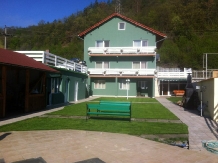 Pensiunea Aprilie - accommodation in  Danube Boilers and Gorge, Clisura Dunarii (01)