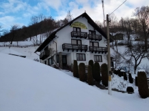 Casa de pe deal - accommodation in  Rucar - Bran, Moeciu, Bran (02)