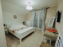 Pensiunea La Livada - accommodation in  Oltenia (02)