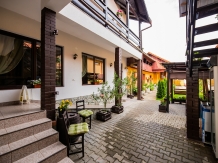 Casa de sub deal - accommodation in  North Oltenia (05)