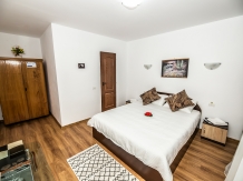 Casa de sub deal - accommodation in  North Oltenia (31)