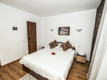 Casa de sub deal - accommodation in  North Oltenia (33)